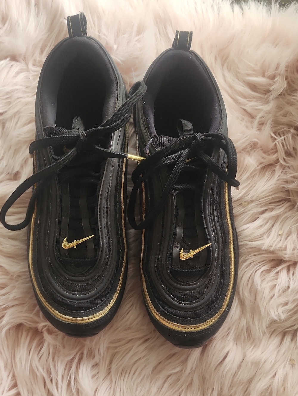 ♥️EUC Nike Black Sneakers with Gold Trim